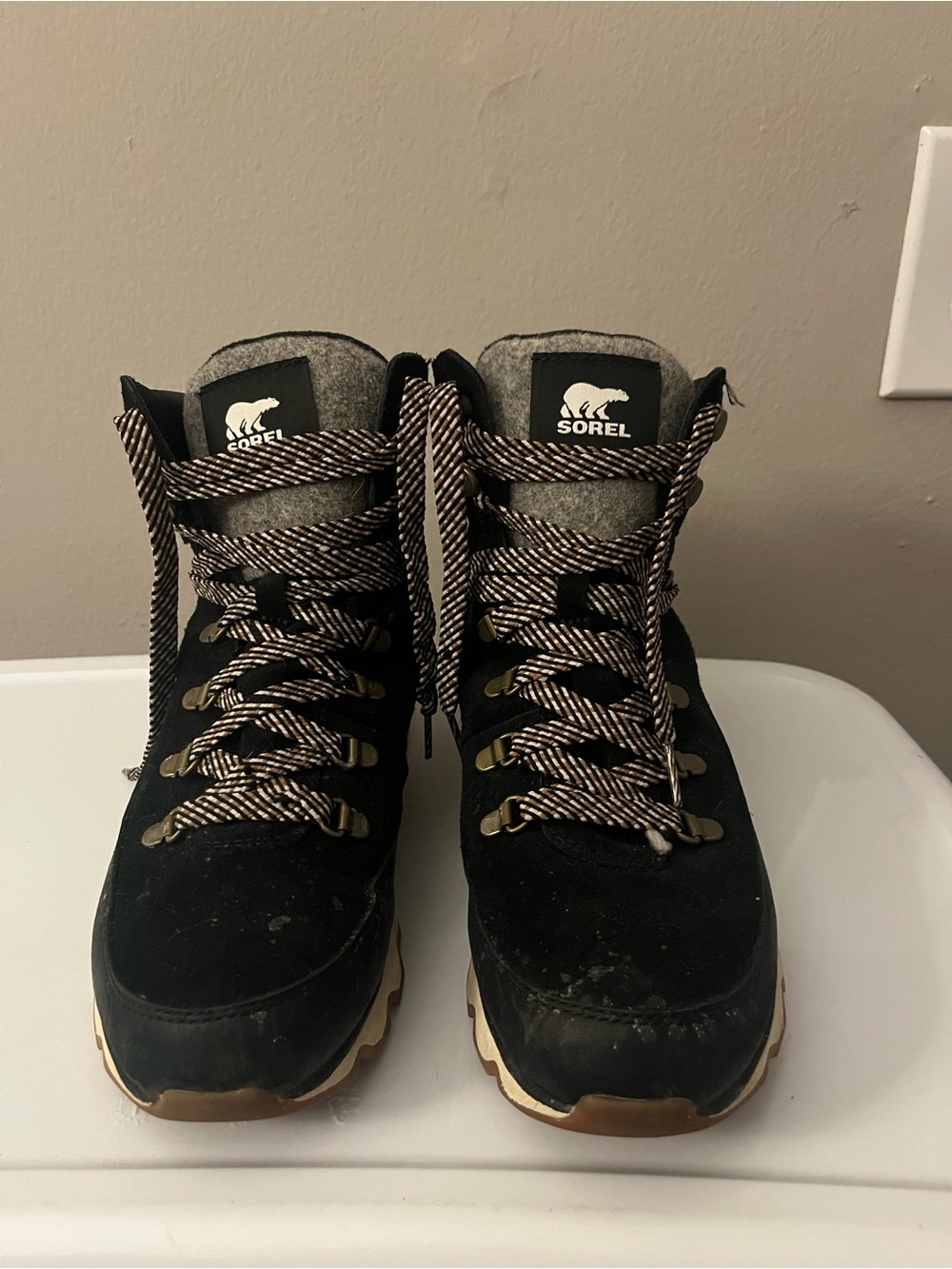 Sorel Black and Tan Lace-Up Outdoor Boots
